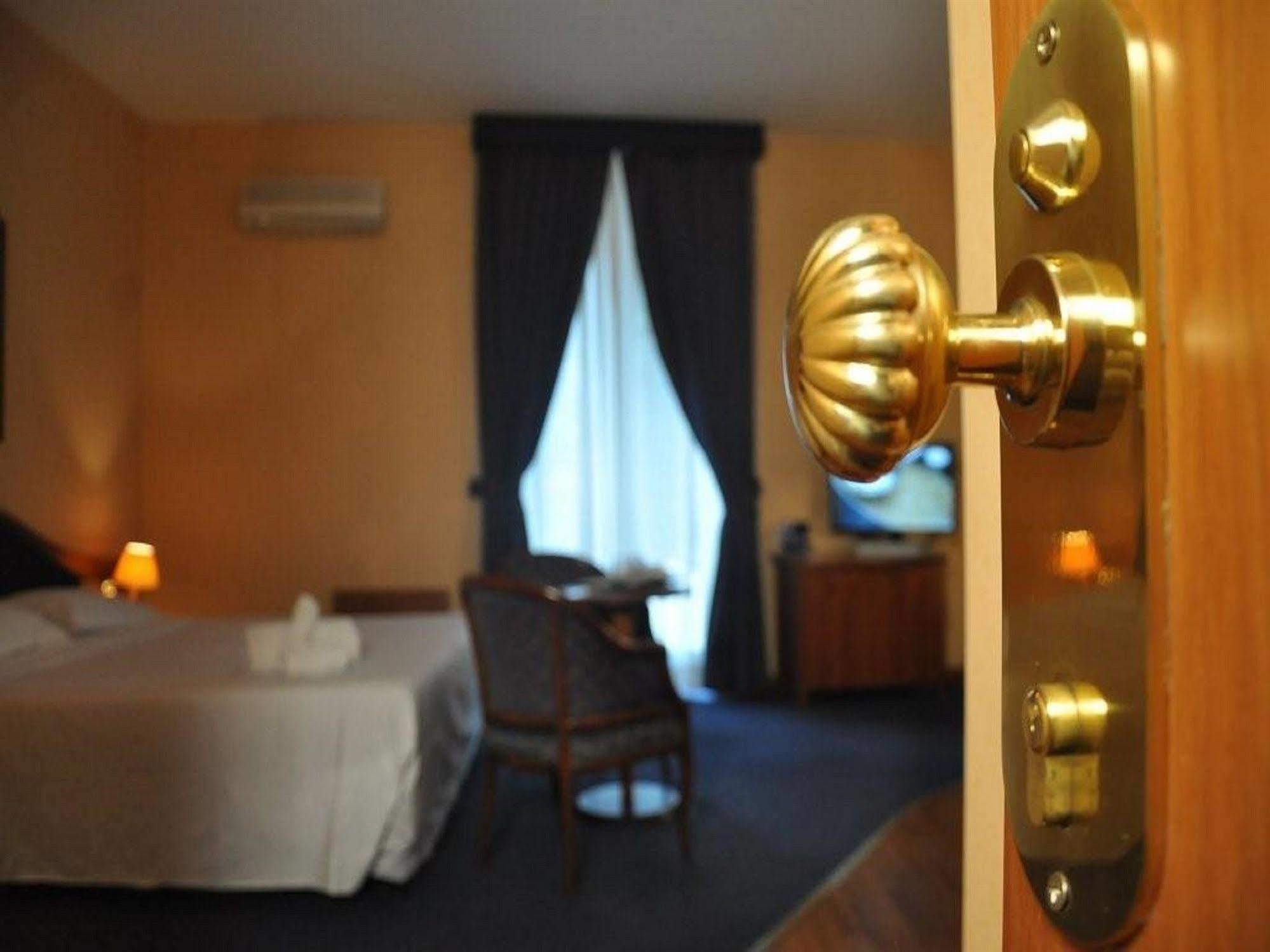 Massimo Plaza Hotel ปาแลร์โม ภายนอก รูปภาพ